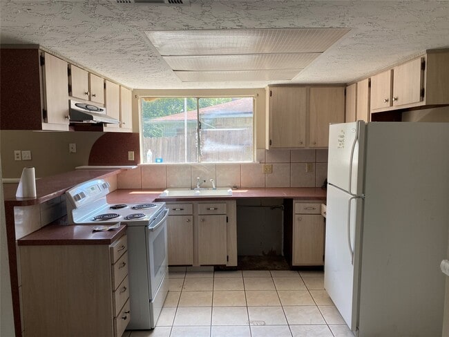 property at 9619 Camrose Ct