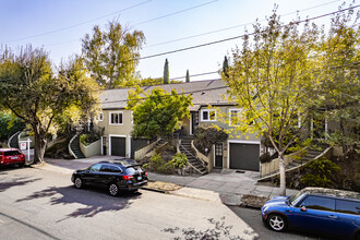 Pembrooke Gardens Condominiums in Portland, OR - Building Photo - Building Photo