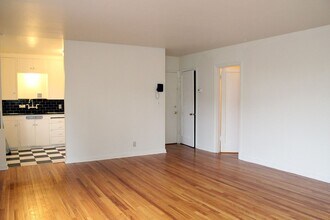 2363-2371 SW Cedar St in Portland, OR - Foto de edificio - Building Photo