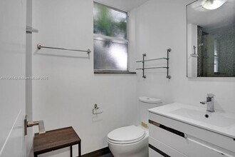 747 Michigan Ave, Unit 202 in Miami Beach, FL - Building Photo - Building Photo