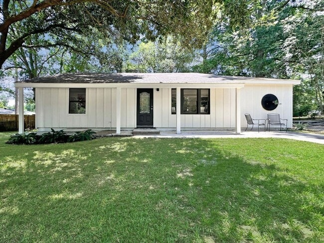 property at 128 Country Club Cir