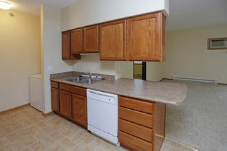 Bison Crossing Apartments in Fargo, ND - Building Photo - Interior Photo