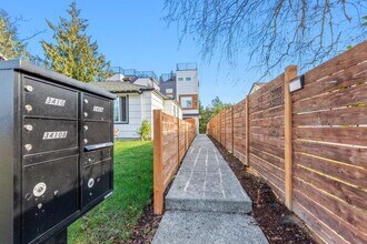 3410b 49th Ave SW in Seattle, WA - Building Photo - Building Photo