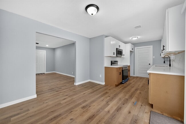 property at 627 Edgebrook Dr