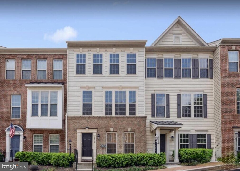 1604 Sebring Ct in Occoquan, VA - Building Photo