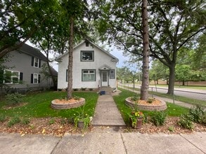 2800 S 32nd Ave, Unit 2 in Minneapolis, MN - Building Photo - Building Photo