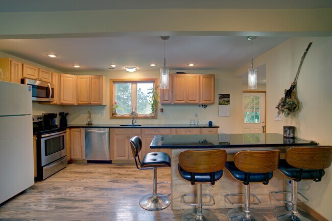 128 Parker Farms Rd in Wallingford, CT - Building Photo - Building Photo