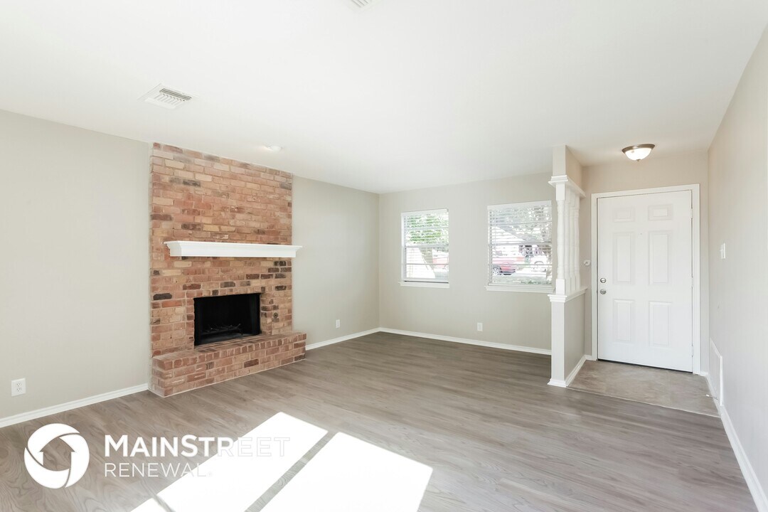 3022 Lake Grande St in San Antonio, TX - Building Photo