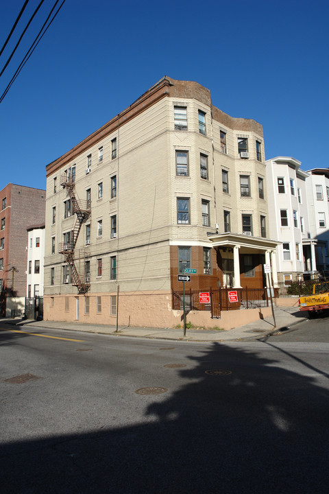 67 Cliff Ave in Yonkers, NY - Building Photo