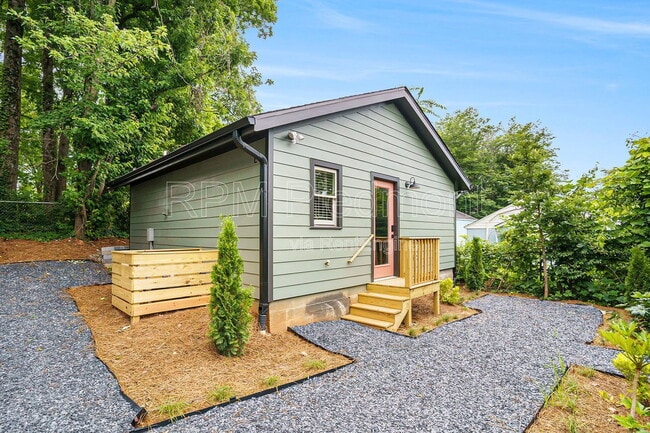 property at 1081 Hill St SE