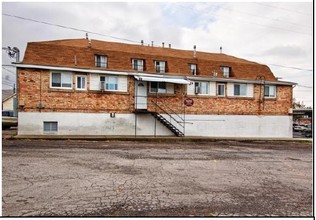 Vine St. Courtyard Apts. and Commercial Space in Tooele, UT - Building Photo - Building Photo