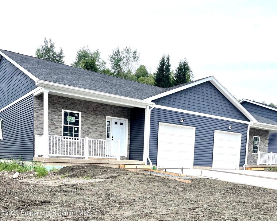 415 Felts St in Taylor, PA - Building Photo