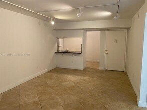 855 NE 209th St-Unit -104-34 in Miami, FL - Foto de edificio - Building Photo