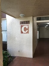 14221 N Kendall Dr in Miami, FL - Building Photo - Building Photo