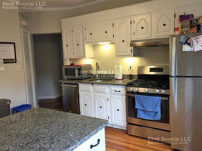 519-521 Main St. Unit 1, Unit 1 in Medford, MA - Foto de edificio - Building Photo