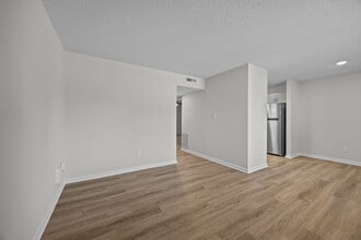 Thirteen08 in Greenville, NC - Foto de edificio - Building Photo