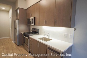 1313 SE Lambert St in Portland, OR - Building Photo - Building Photo