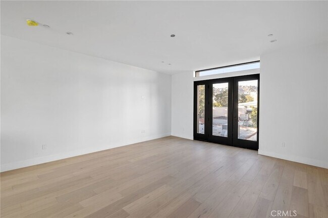 528 Flores St, Unit 103 in West Hollywood, CA - Building Photo - Building Photo