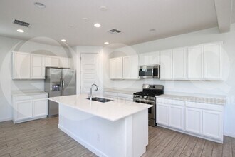 2438 E Warbler Rd in Gilbert, AZ - Building Photo - Building Photo