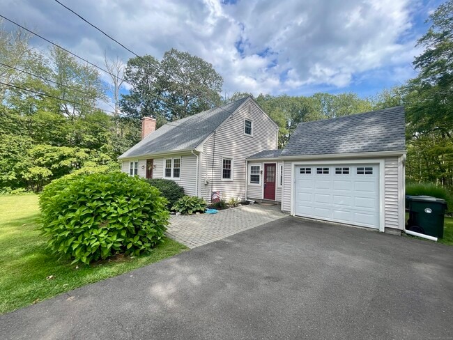 22 Carol Dr in Tolland, CT - Building Photo - Building Photo