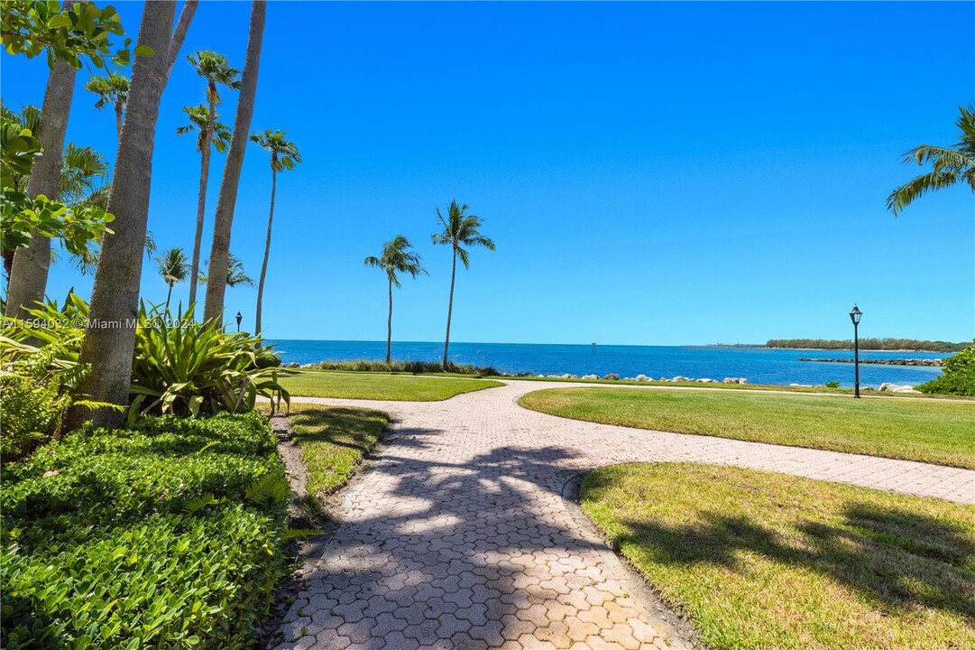 15212 Fisher Island Dr in Miami Beach, FL - Building Photo