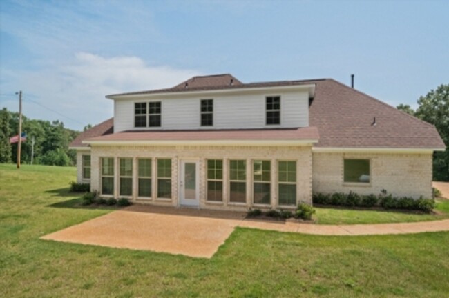 57 Scattered Oaks Dr in Byhalia, MS - Foto de edificio - Building Photo