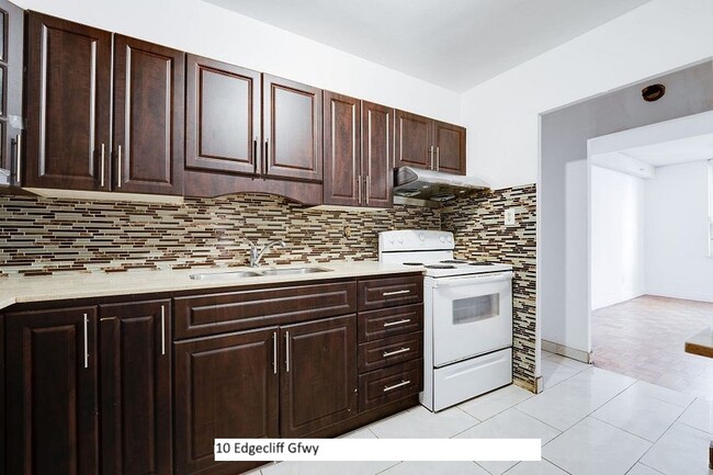 property at 10 Edgecliff Golfway
