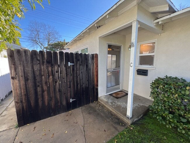 1706 N Hollywood Way in Burbank, CA - Building Photo - Building Photo