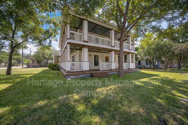 224 Queen Anne Ct in San Antonio, TX - Building Photo - Building Photo