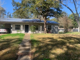 3020 Grove St in Tallahassee, FL - Building Photo