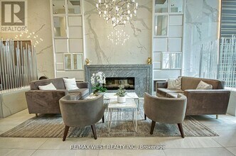 501 St Clair Ave W in Toronto, ON - Building Photo - Building Photo