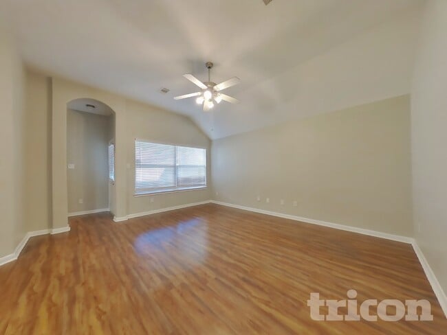 810 Forest Hillside Ln in Houston, TX - Foto de edificio - Building Photo