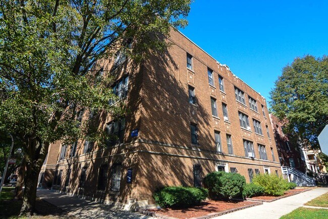 property at 3909 N Janssen Ave
