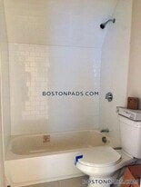 520 Main St, Unit 5 in Waltham, MA - Building Photo