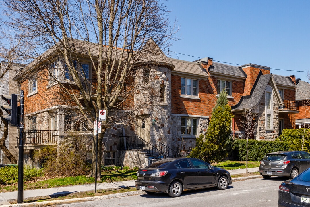 3275 Lacombe Av in Montréal, QC - Building Photo