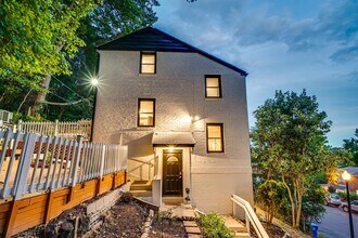 3731 S Kemper Rd in Arlington, VA - Building Photo - Building Photo