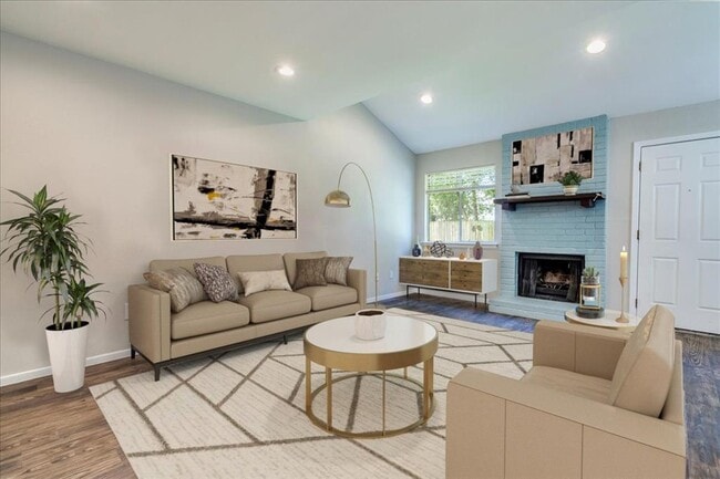 property at 408 Vista W Ct