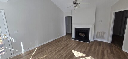 2933 Deerbrook Ct in Winston-Salem, NC - Foto de edificio - Building Photo