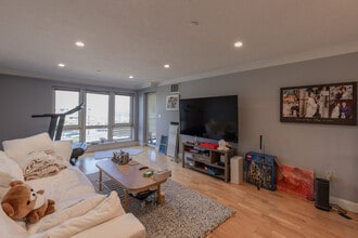 1001 Marina Dr, Unit 205 in Quincy, MA - Building Photo - Building Photo