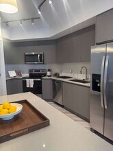 86 NE 6th Ave, Unit A2 in Hialeah, FL - Building Photo - Building Photo