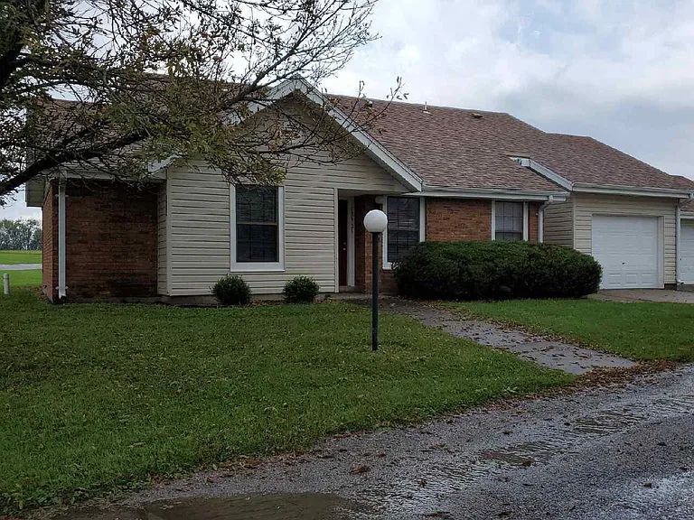 118 SE 1161 in Knob Noster, MO - Building Photo