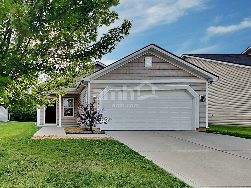5869 High Grass Ln in Indianapolis, IN - Building Photo