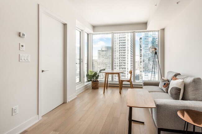 1288 Rue Saint-Antoine O in Montréal, QC - Building Photo - Building Photo