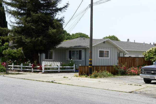 909-911 15th Ave in Redwood City, CA - Building Photo - Building Photo