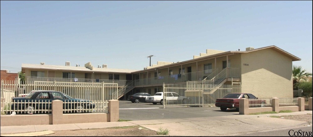 Jasmin Court Apartments in Phoenix, AZ - Building Photo