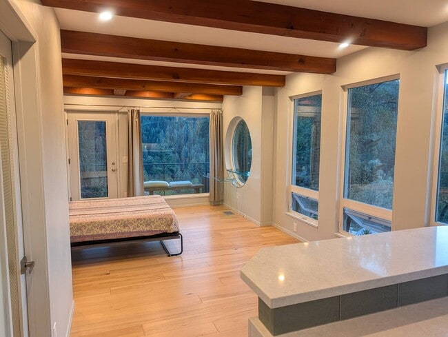 20788 Laurel Dr, Unit Studio in Los Gatos, CA - Foto de edificio - Building Photo
