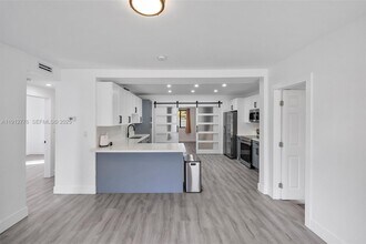 11730 NW 3rd Ave in Miami, FL - Foto de edificio - Building Photo