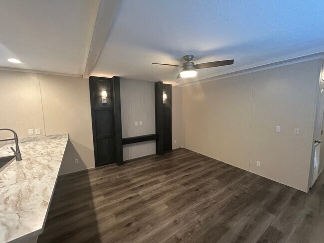 139 Texas in Belleville, MI - Building Photo - Building Photo