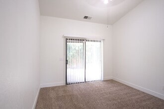 1645 Electric Ct in Modesto, CA - Building Photo - Building Photo