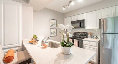 3517 N Hills Dr, Unit BB203 in Austin, TX - Building Photo - Building Photo